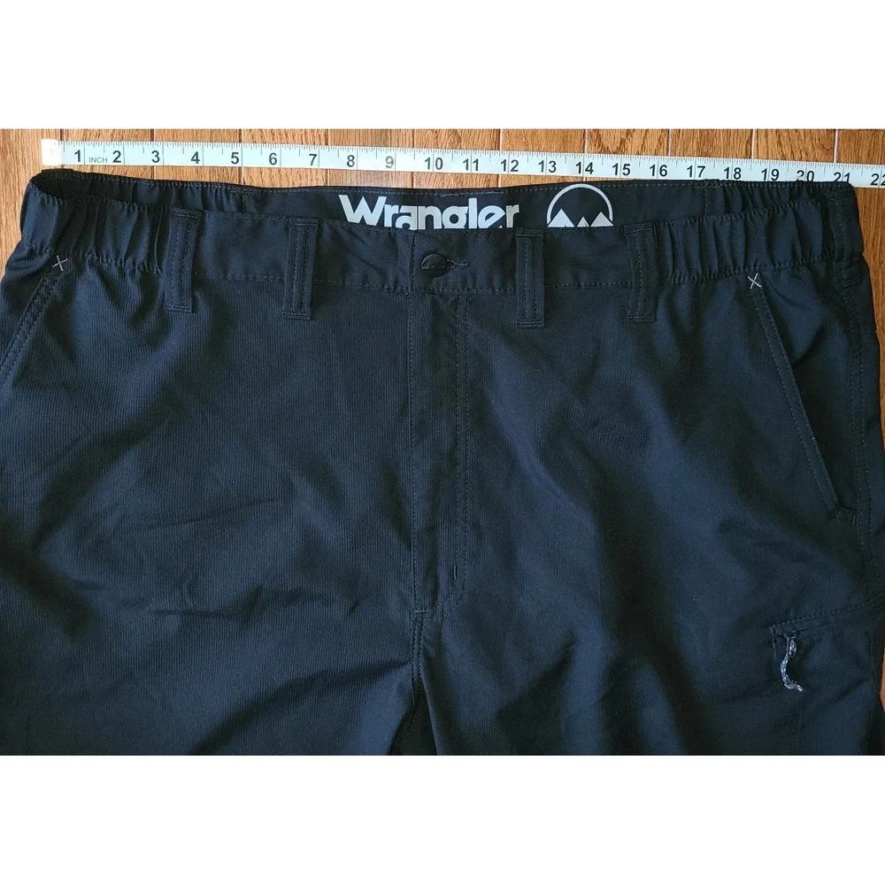 Wrangler Shorts Mens Sz 44 Black Zip Pockets Casual Lightweight Outdoors Hiking